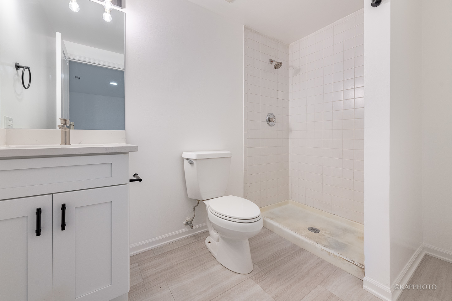 901 South Racine Avenue, Unit C Chicago, IL 60607 - Photo 33 of 39 a bathroom with a toilet sink and shower