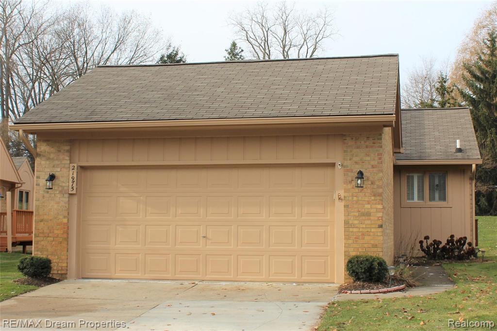 21975 River Ridge Trail Farmington Hills, MI 48335 - Photo 2 of 22