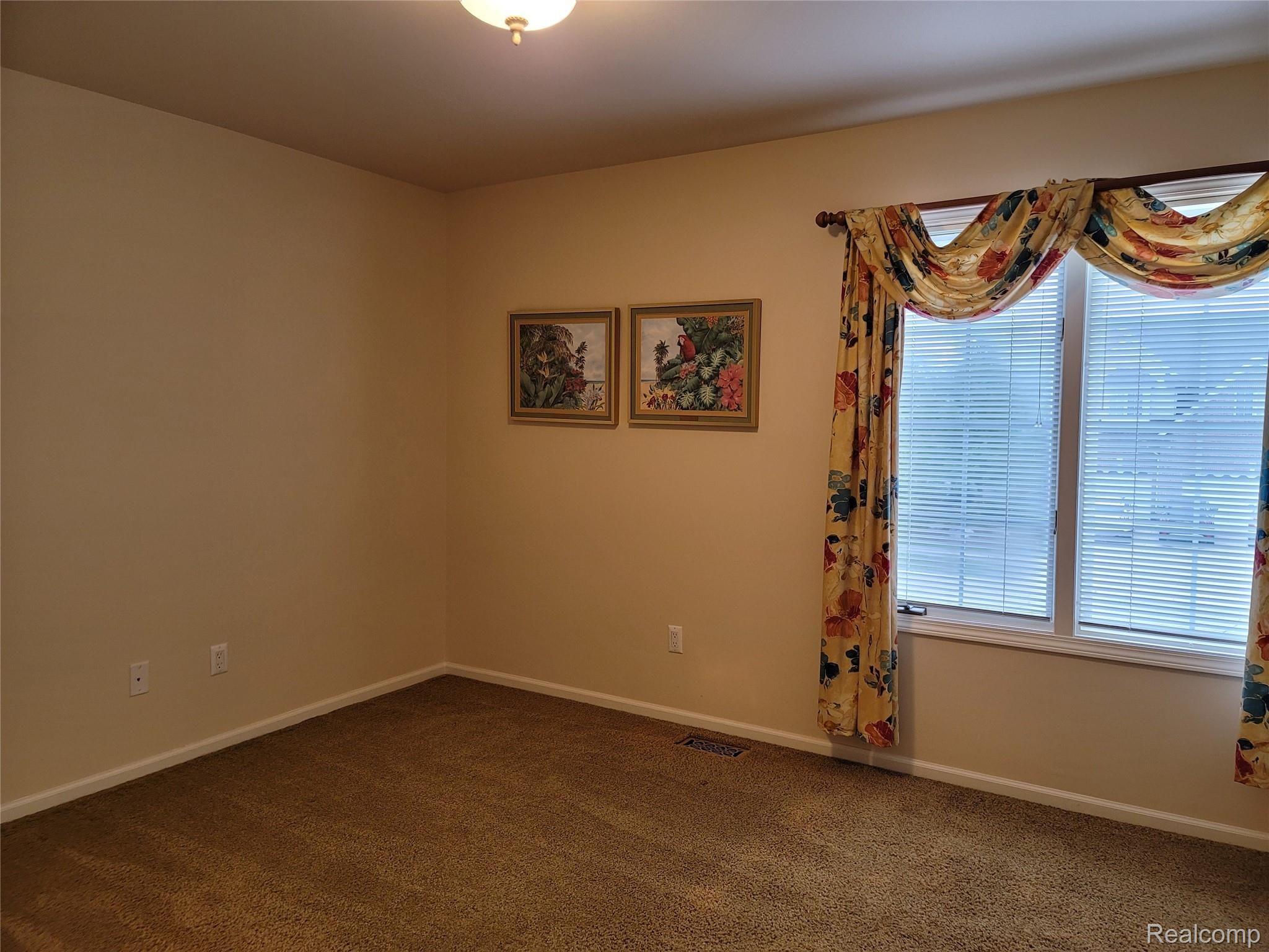 1235 Tulberry Circle Rochester, MI 48306 - Photo 24 of 36 20210825_085435.jpg