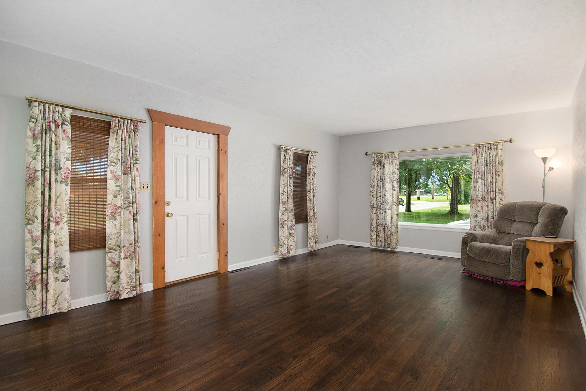 817 King Street Three Rivers, MI 49093 - Photo 3 of 24 Living Room