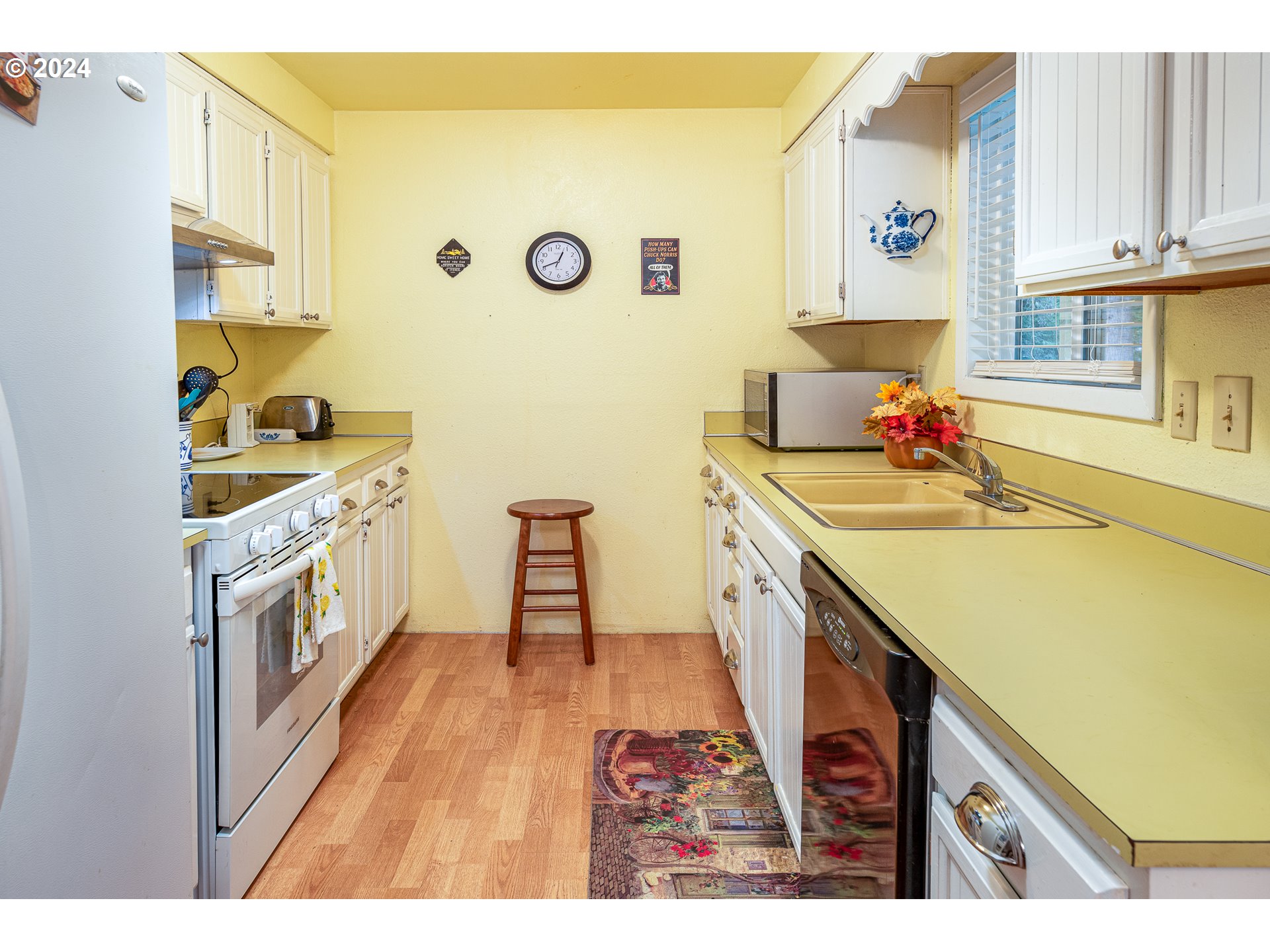 28383 Pleasant Valley Road Sweet Home, OR 97386 - Photo 12 of 34 a utility room with a sink a washer and dryer