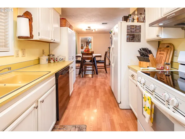 $725,000 | 28383 Pleasant Valley Road, Sweet Home, OR 97386