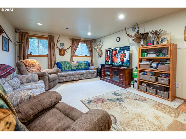 $725,000 | 28383 Pleasant Valley Road, Sweet Home, OR 97386