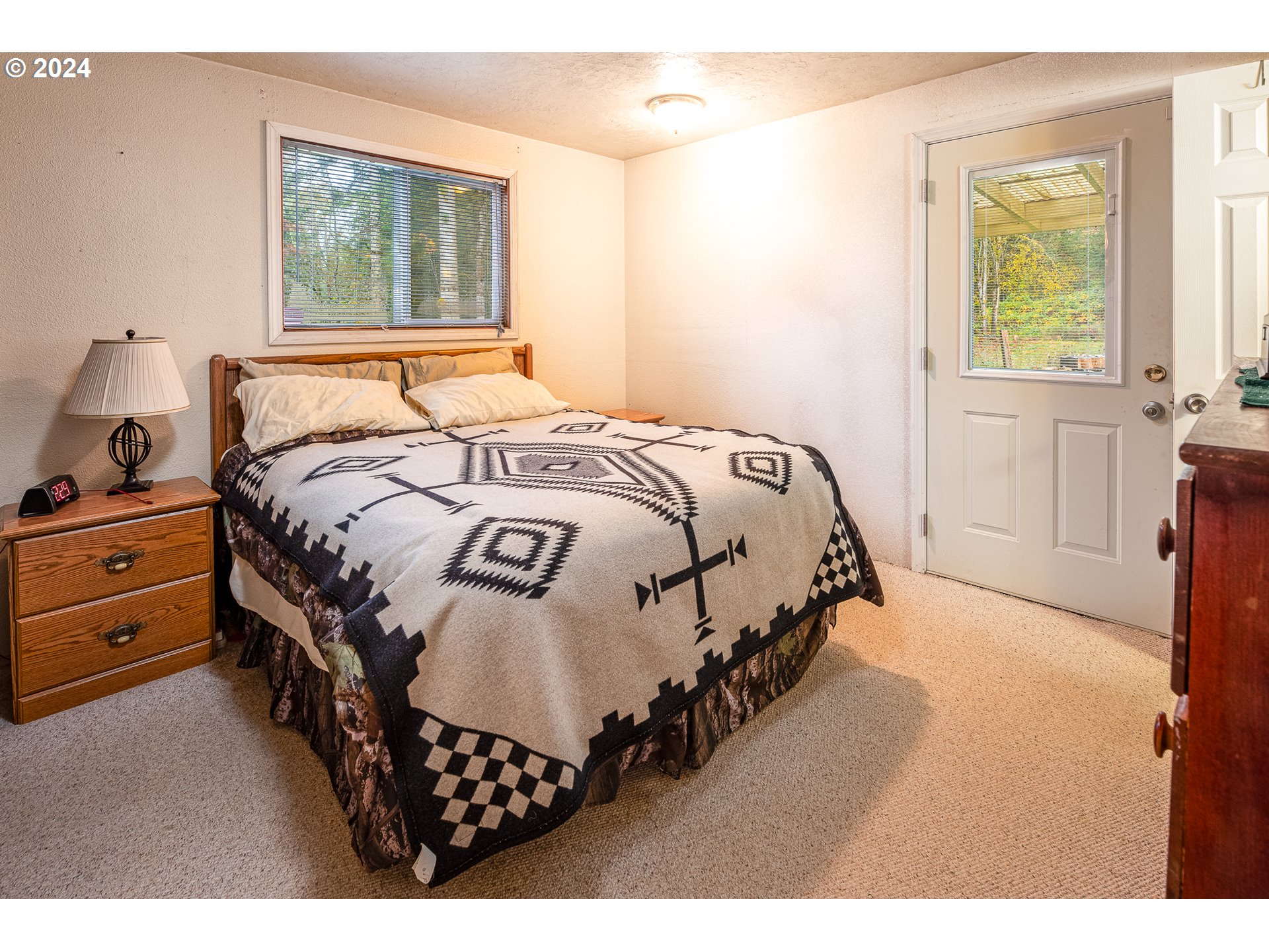 28383 Pleasant Valley Road Sweet Home, OR 97386 - Photo 24 of 34 a bedroom with a bed and a window