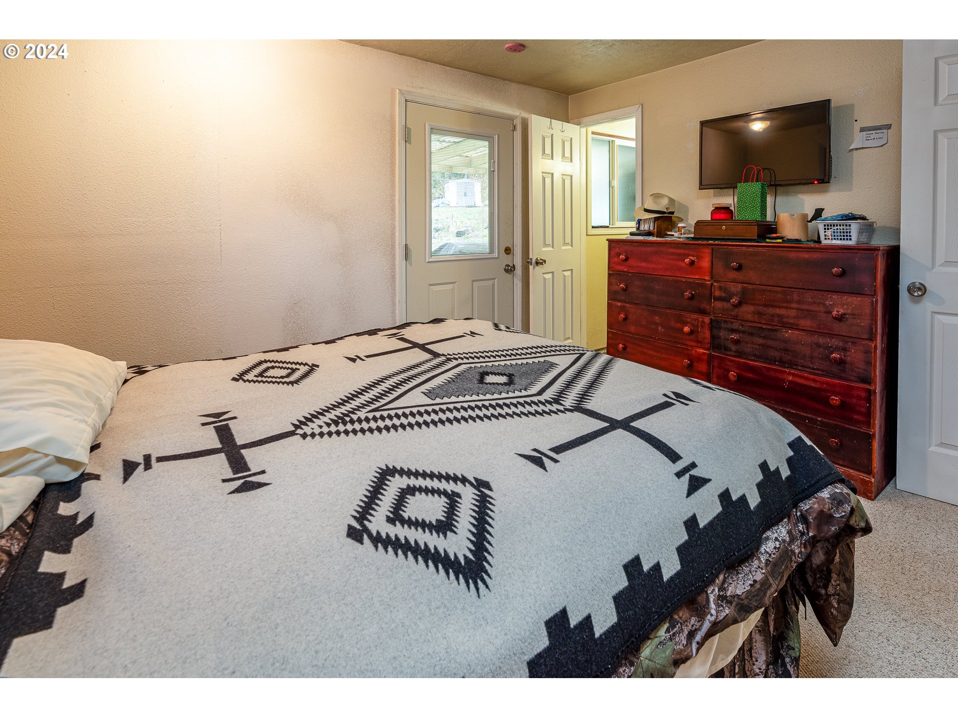 28383 Pleasant Valley Road Sweet Home, OR 97386 - Photo 25 of 34 a bedroom with a bed and a flat screen tv