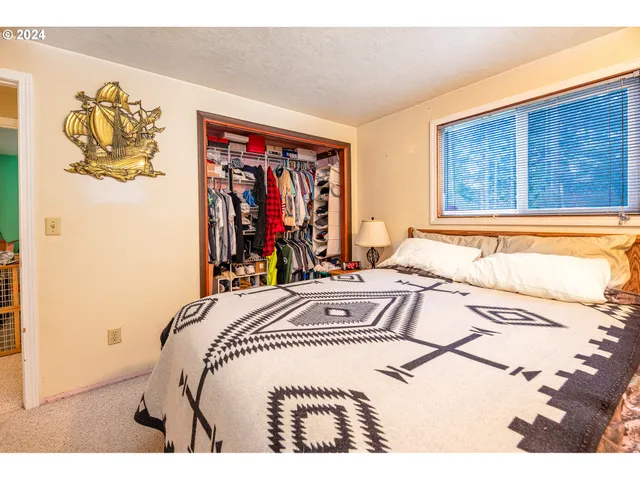 $725,000 | 28383 Pleasant Valley Road, Sweet Home, OR 97386