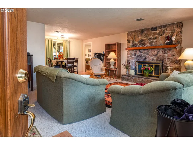 $725,000 | 28383 Pleasant Valley Road, Sweet Home, OR 97386