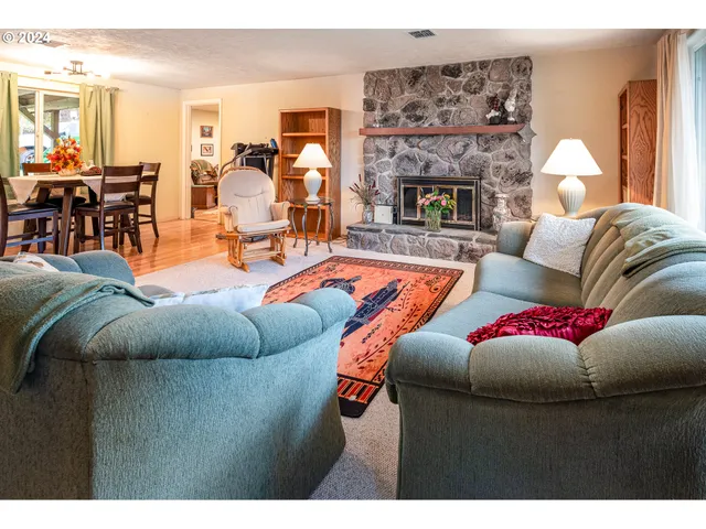 $725,000 | 28383 Pleasant Valley Road, Sweet Home, OR 97386