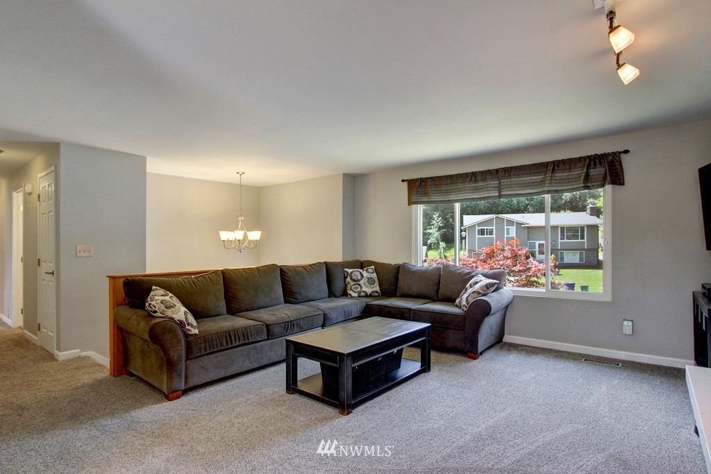 15412 110th Place Northeast Bothell, WA 98011 - Photo 4 of 19 Gallery Image 4