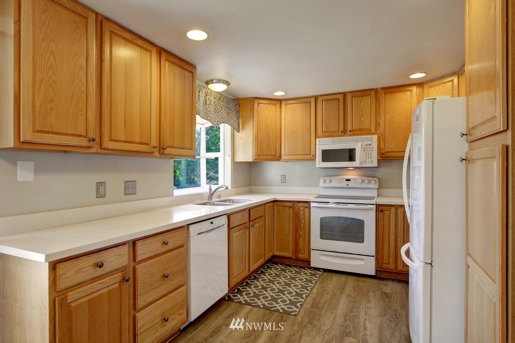 15412 110th Place Northeast Bothell, WA 98011 - Photo 8 of 19 Gallery Image 8