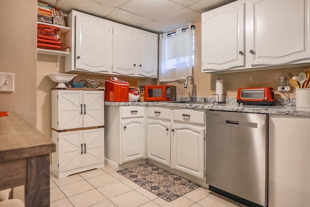 529 Stafford Road Fall River, MA 02721 - Photo 20 of 31
