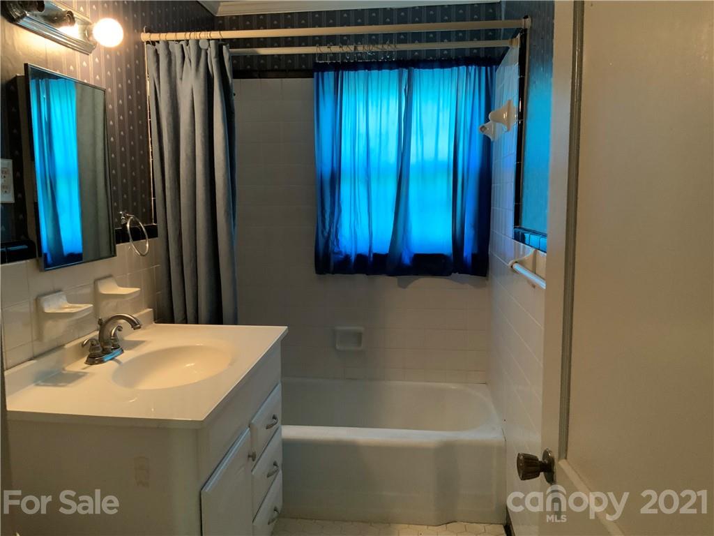 2149 Smithford Road Hickory Grove, SC 29717 - Photo 15 of 16 a bathroom with a sink and a bathtub