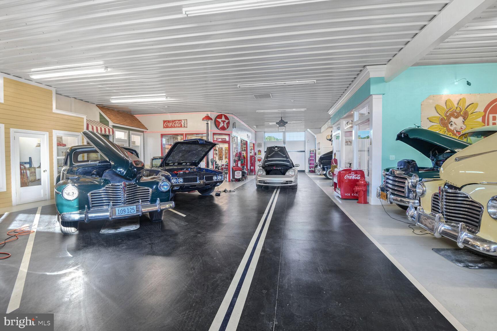 5289 Ferry Neck Road Royal Oak, MD 21662 - Photo 58 of 80 a view of a studio with wooden floor