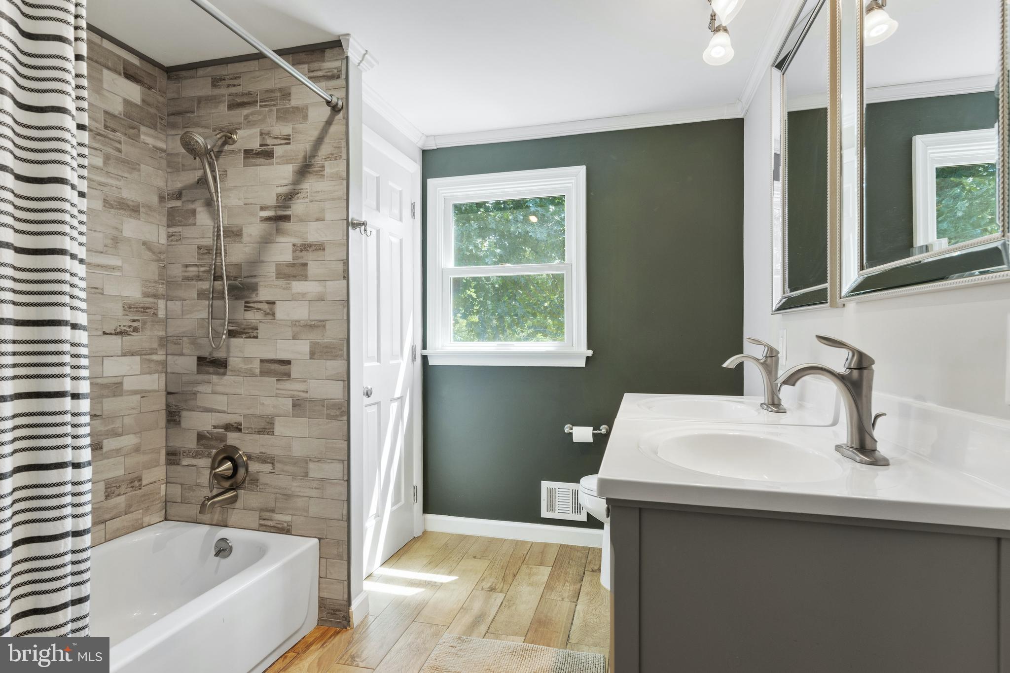 322 East Doe Run Road Kennett Square, PA 19348 - Photo 41 of 57 Second Floor Full Bathroom