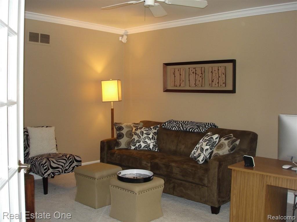 3680 Merriweather Lane Rochester, MI 48306 - Photo 5 of 22 DSC02354.JPG