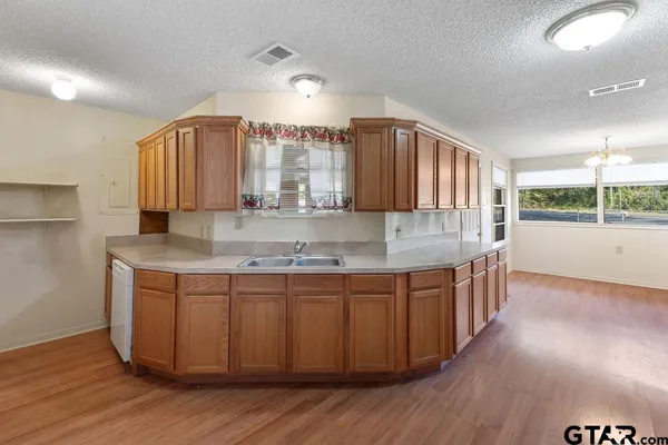 $195,000 | 1904 West Pinecrest Drive, Marshall, TX 75670