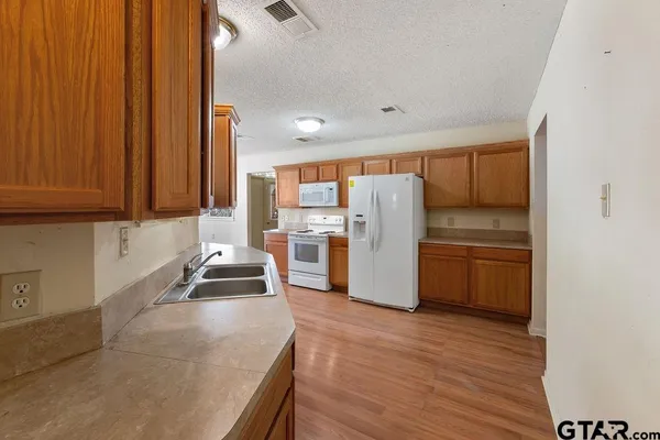 $195,000 | 1904 West Pinecrest Drive, Marshall, TX 75670