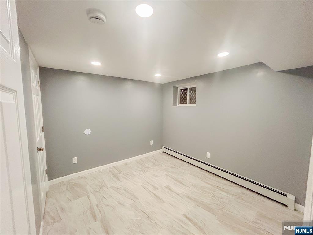 676 South 20th Street Newark, NJ 07103 - Photo 30 of 38 en empty room with a workbench