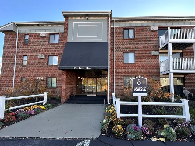 $2,200 | 750 Farm Road, Unit 115, Marlborough, MA 01752