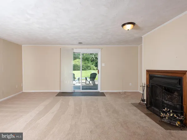 $2,400 | 564 Coventry Lane, West Chester, PA 19382