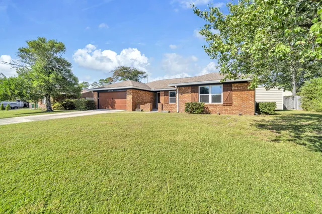 a view of a house with a yard