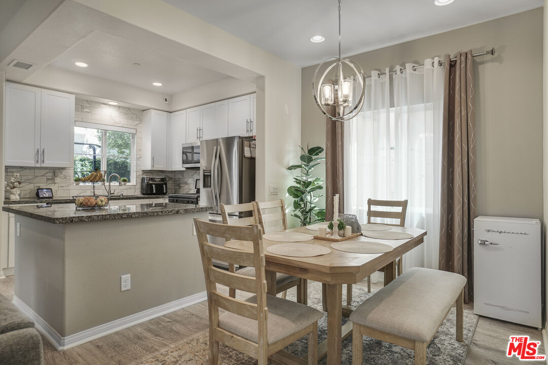 22755 Walnut Park Lane Newhall, CA 91321 - Photo 4 of 22