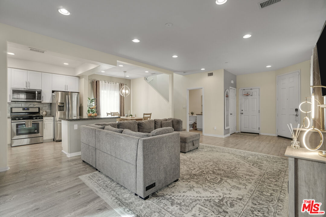 22755 Walnut Park Lane Newhall, CA 91321 - Photo 8 of 22
