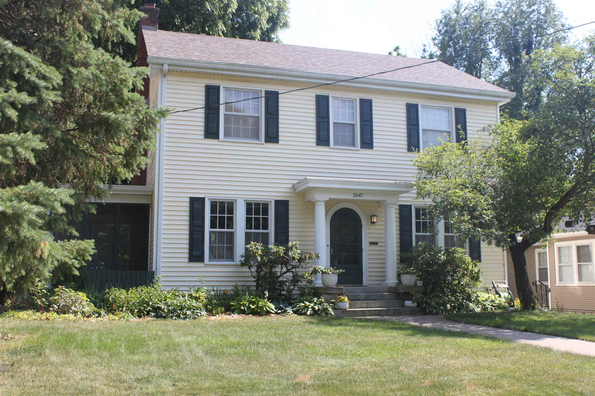 2647 Middle Road Davenport, IA 52803 - Photo 1 of 28 Gallery Image 1