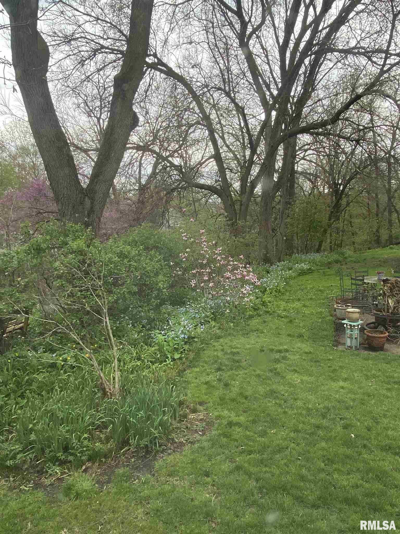 2647 Middle Road Davenport, IA 52803 - Photo 13 of 28 Gallery Image 13