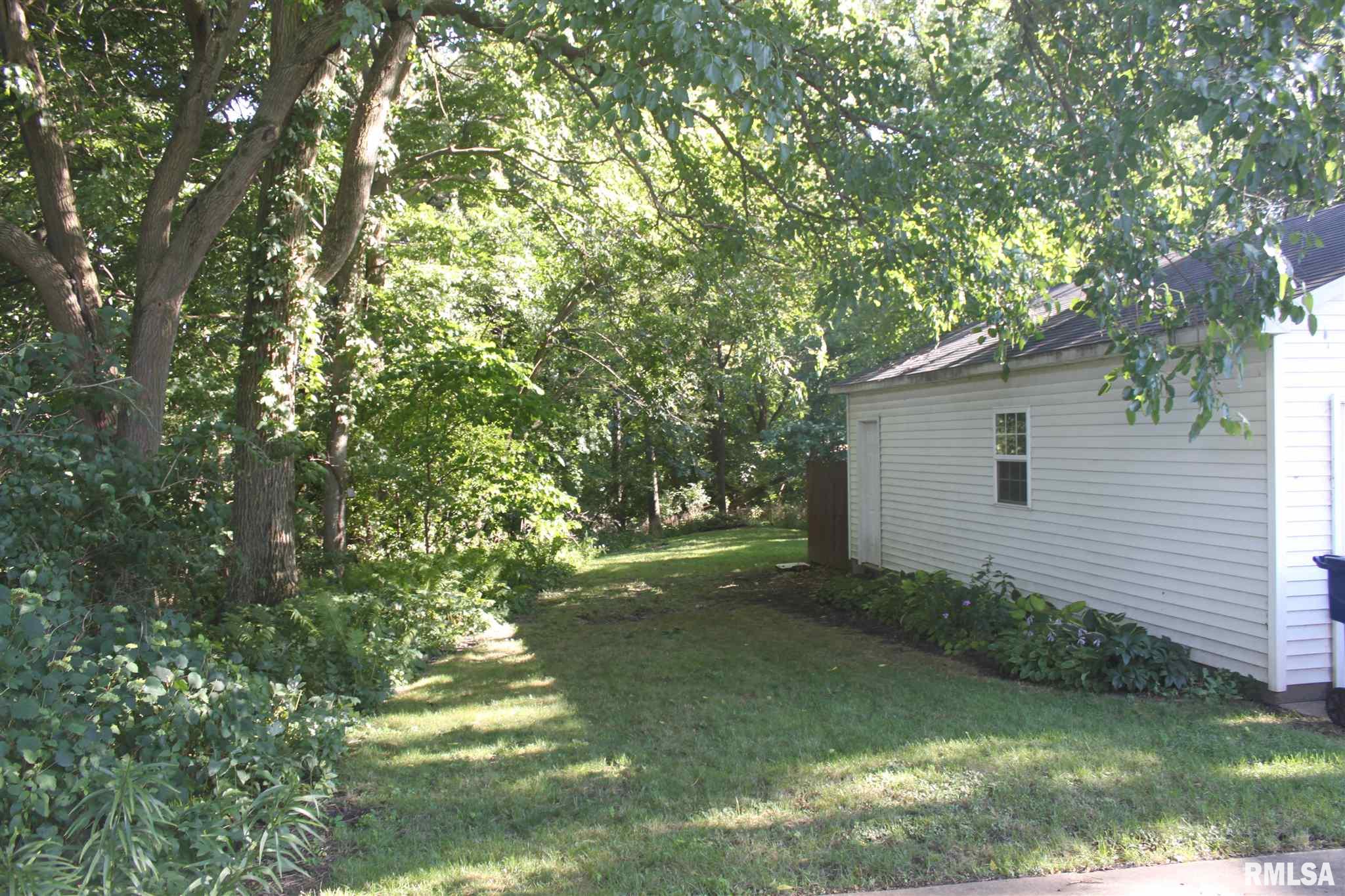2647 Middle Road Davenport, IA 52803 - Photo 16 of 28 Gallery Image 16