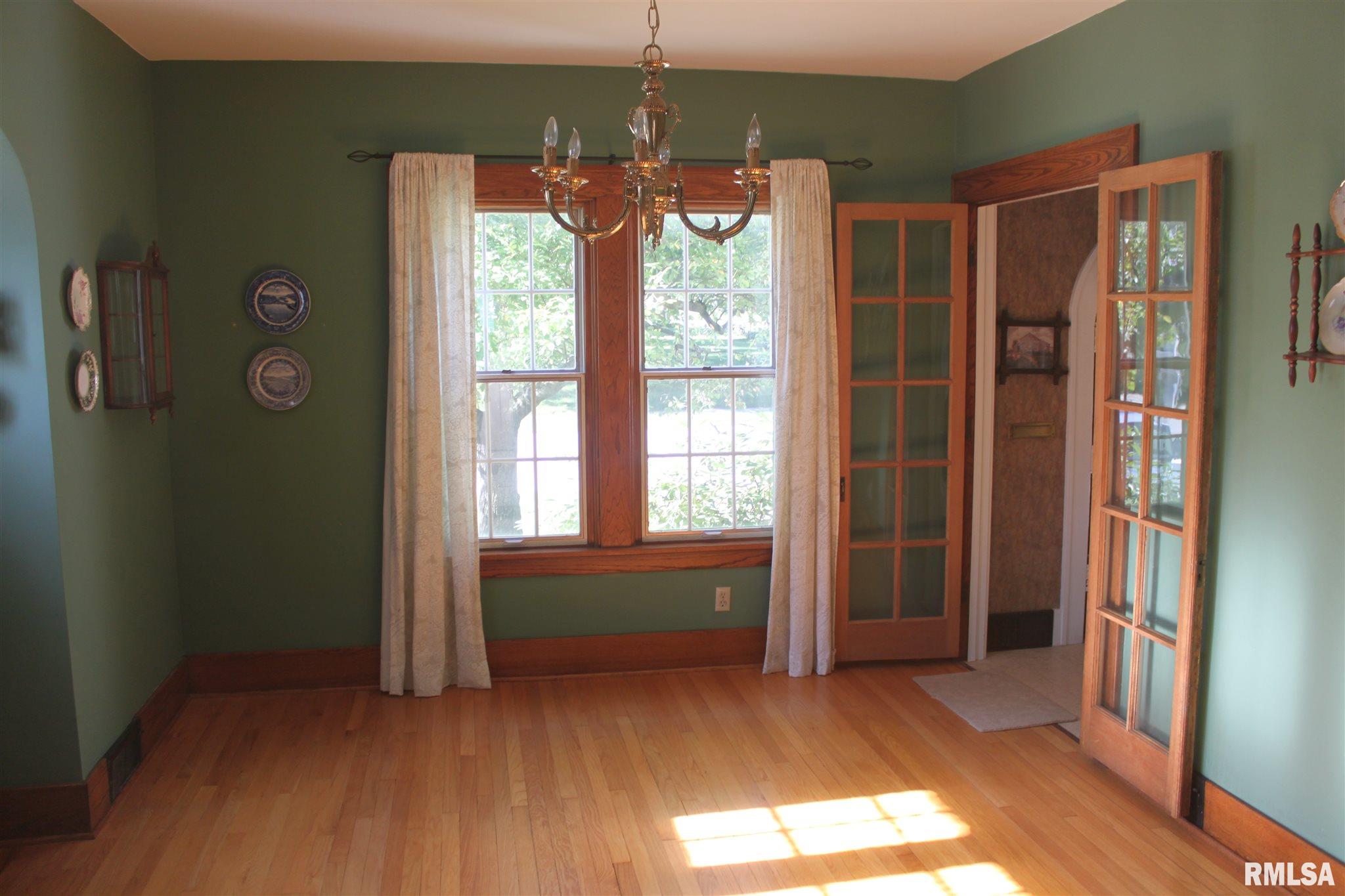 2647 Middle Road Davenport, IA 52803 - Photo 19 of 28 Gallery Image 19