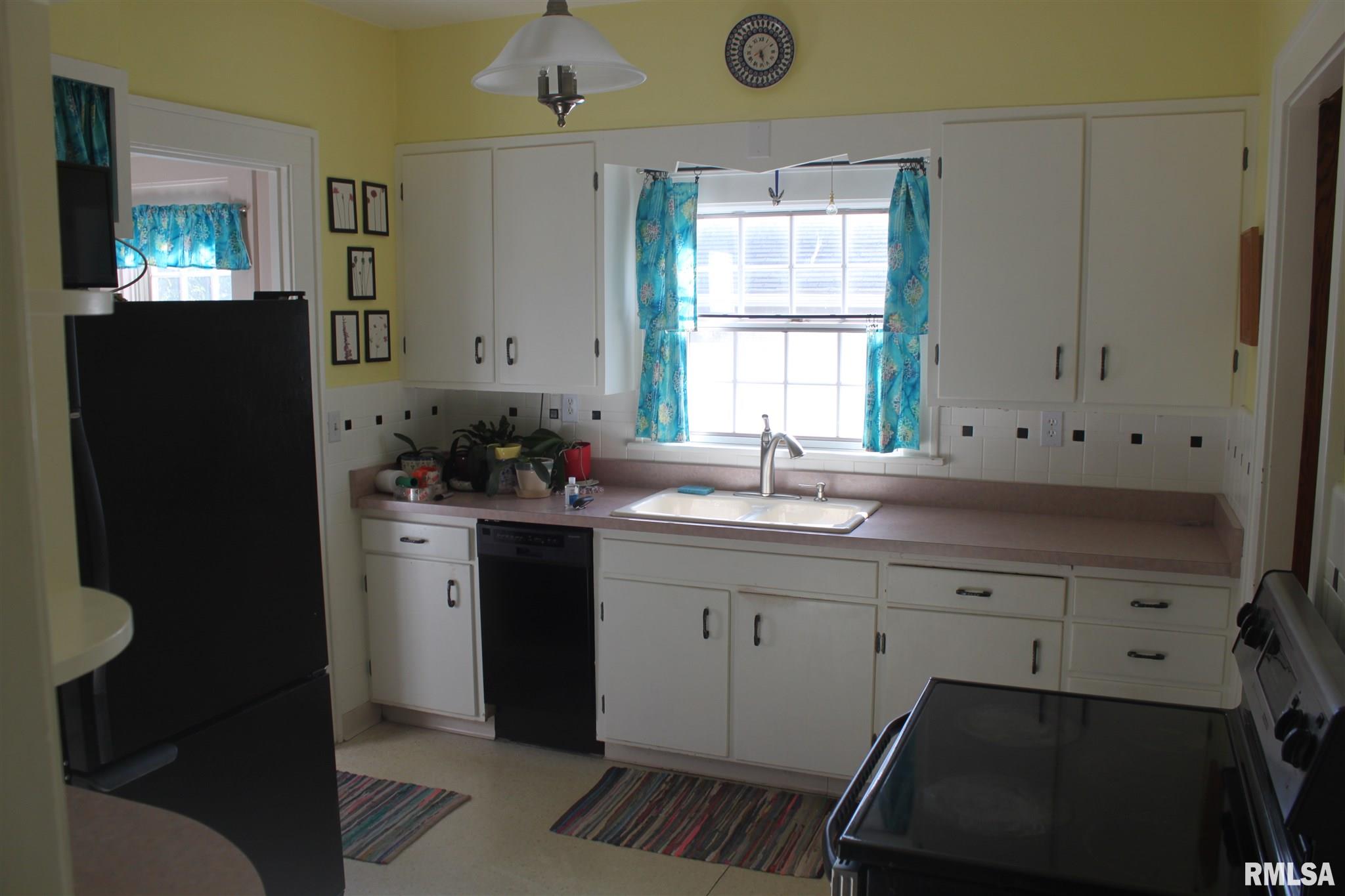 2647 Middle Road Davenport, IA 52803 - Photo 20 of 28 Gallery Image 20
