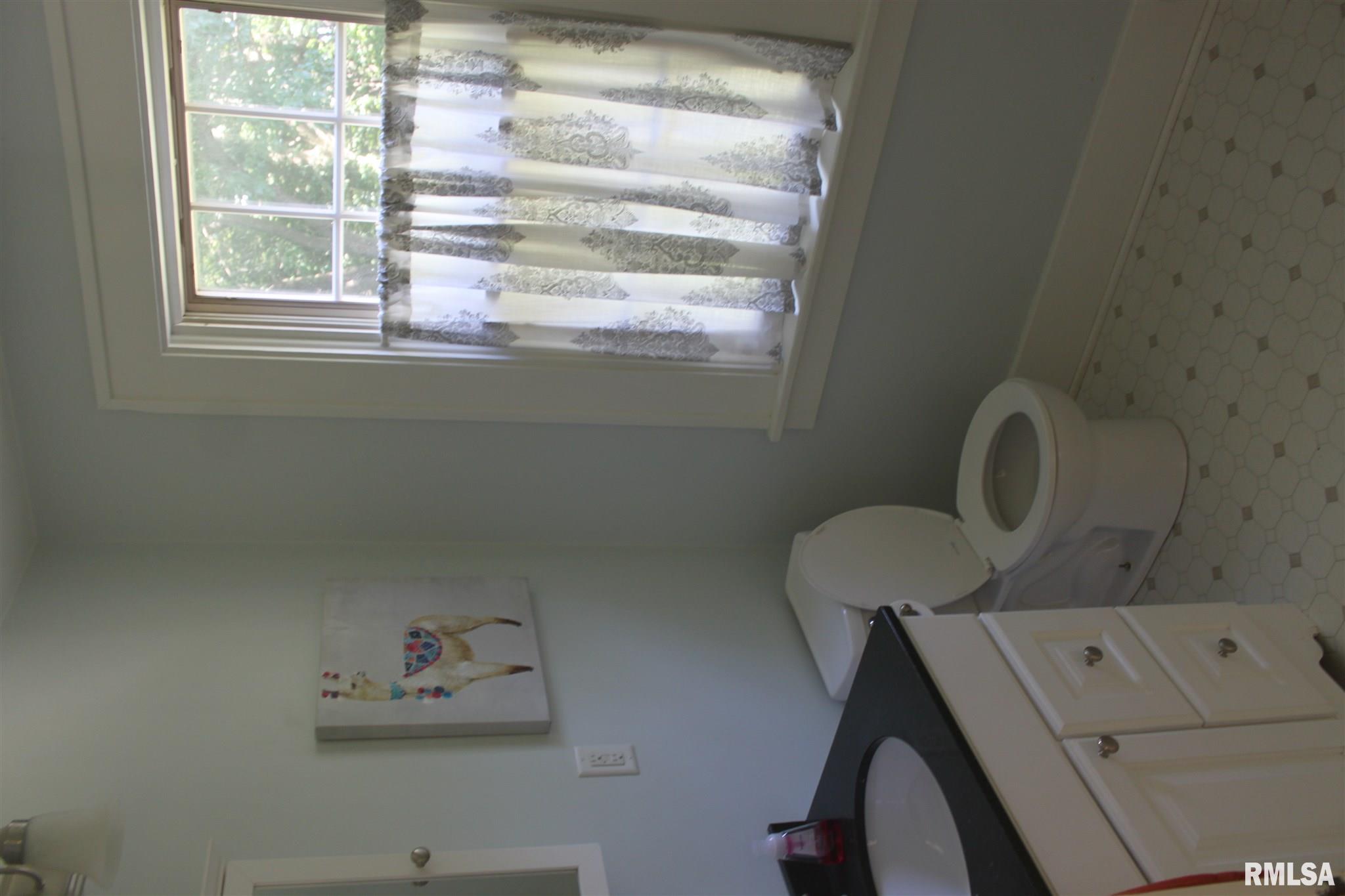 2647 Middle Road Davenport, IA 52803 - Photo 21 of 28 Gallery Image 21