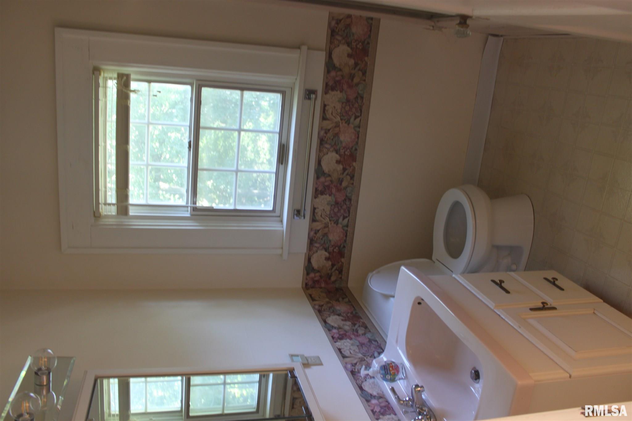 2647 Middle Road Davenport, IA 52803 - Photo 23 of 28 Gallery Image 23