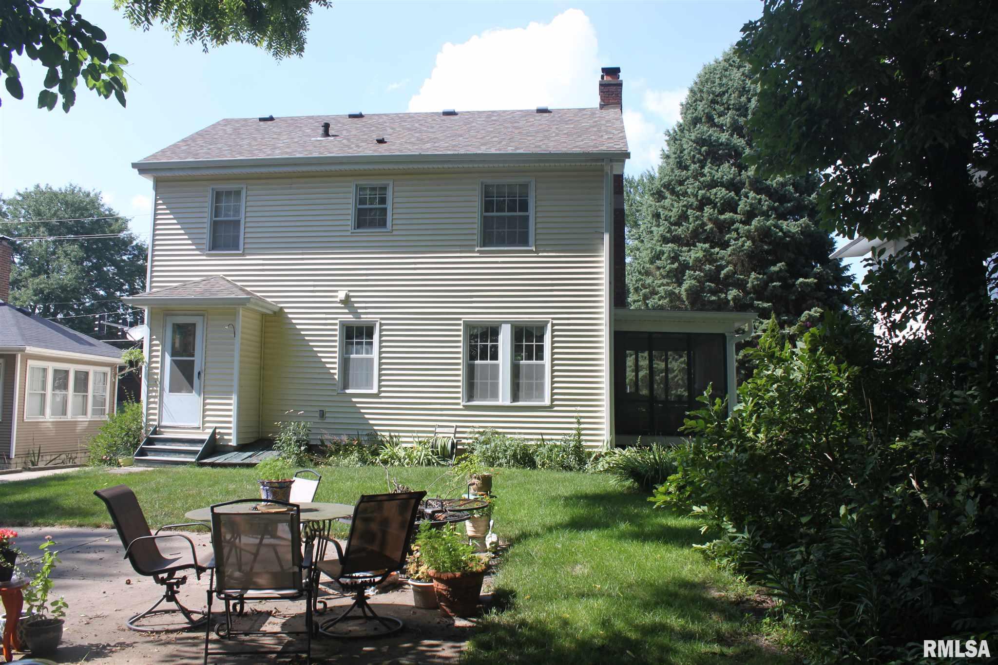 2647 Middle Road Davenport, IA 52803 - Photo 4 of 28 Gallery Image 4