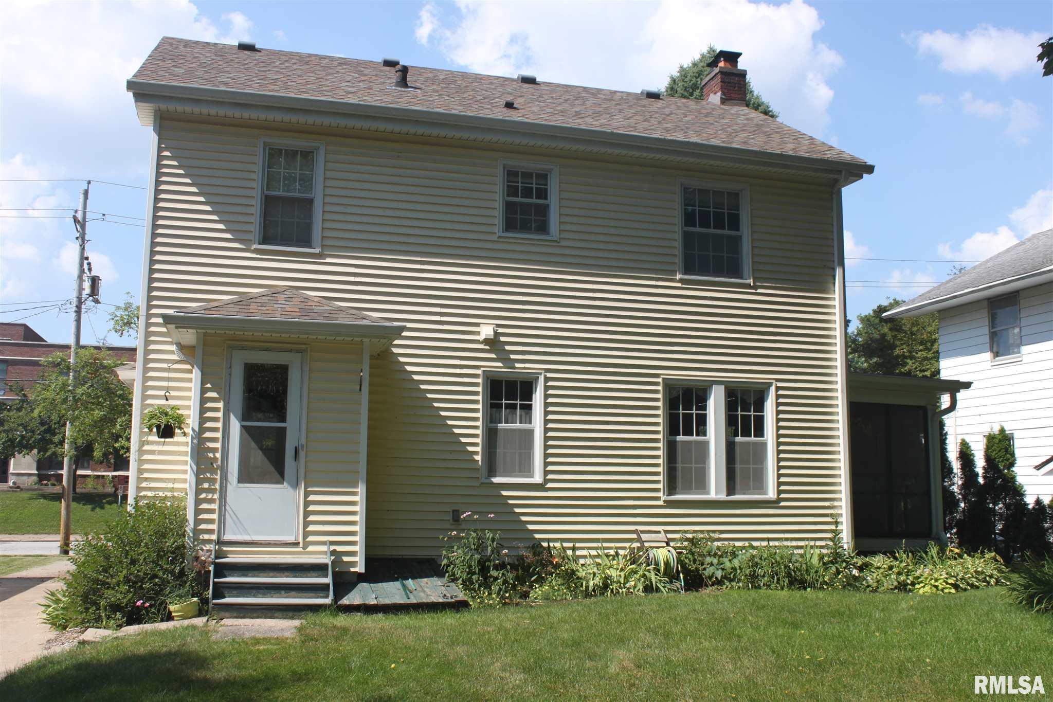 2647 Middle Road Davenport, IA 52803 - Photo 5 of 28 Gallery Image 5