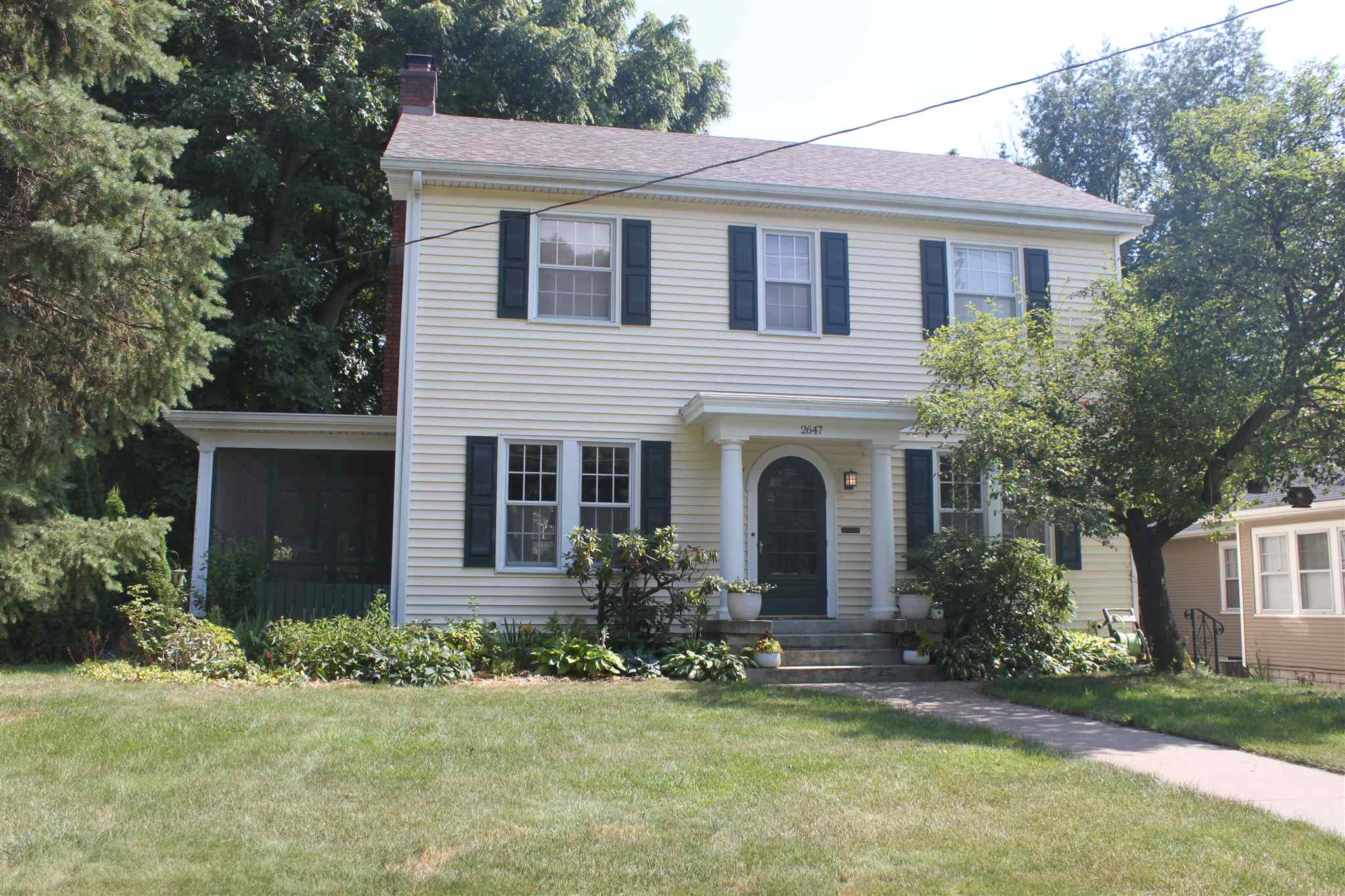 2647 Middle Road Davenport, IA 52803 - Photo 6 of 28 Gallery Image 6