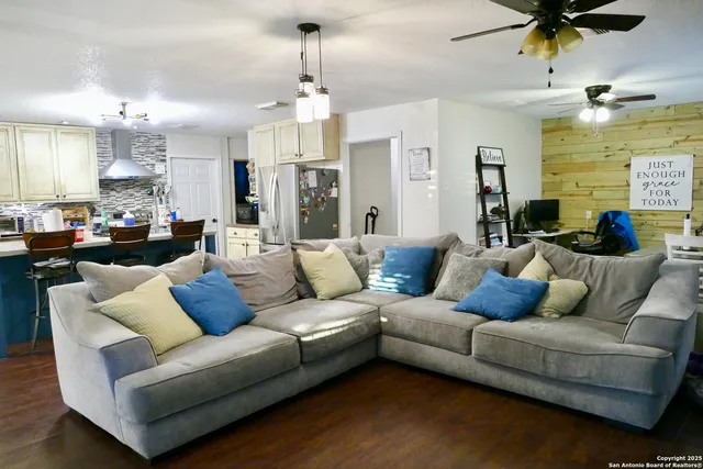 $330,000 | 543 County Road 5781, Castroville, TX 78009