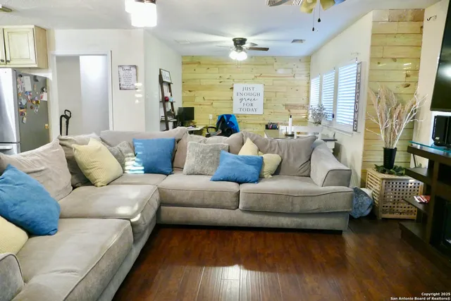 $330,000 | 543 County Road 5781, Castroville, TX 78009