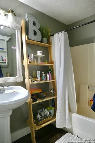 $330,000 | 543 County Road 5781, Castroville, TX 78009