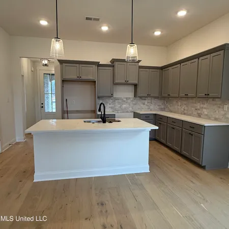 $335,900 | 423 Sunflower Street, Nesbit, MS 38651