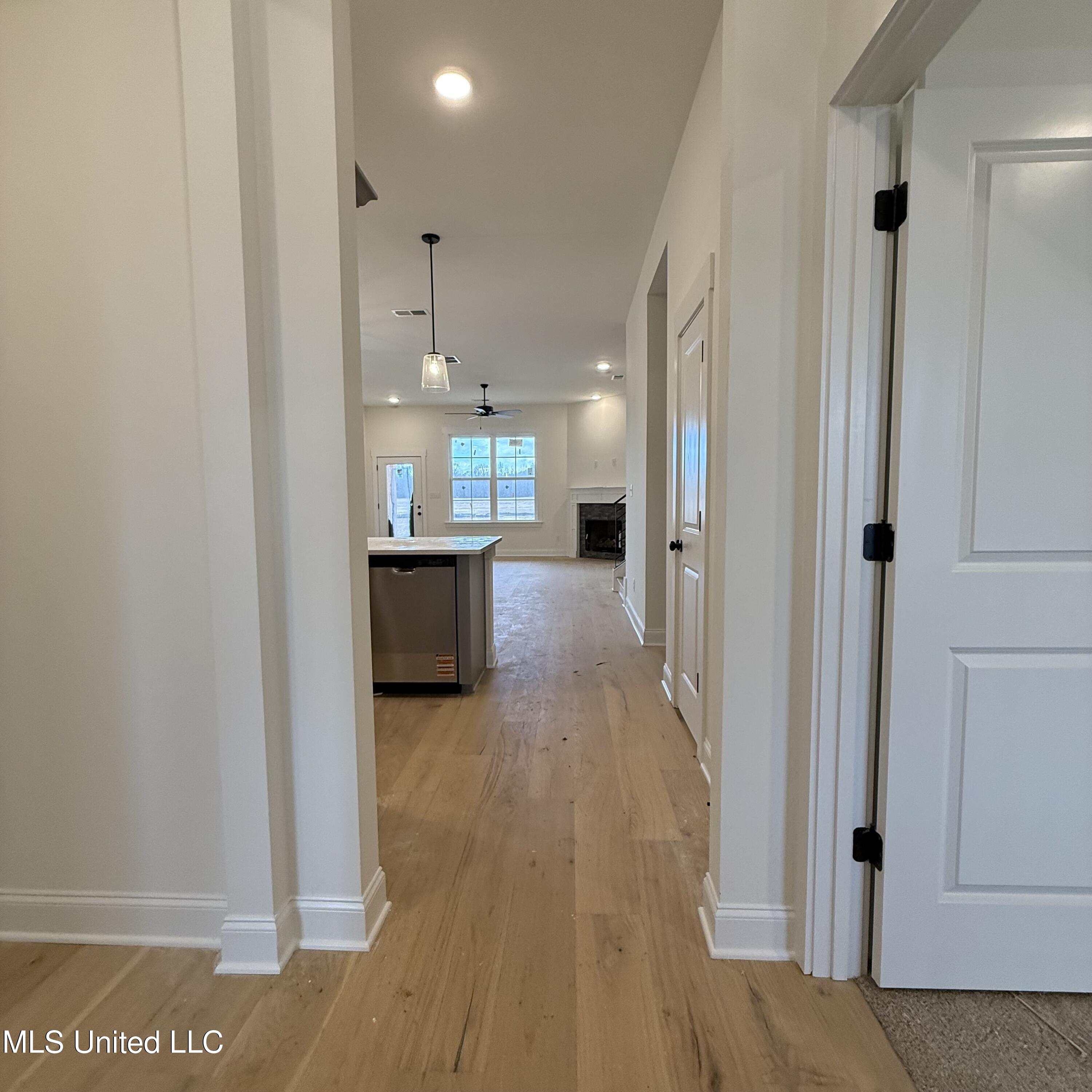 423 Sunflower Street Nesbit, MS 38651 - Photo 3 of 33 Cleveland