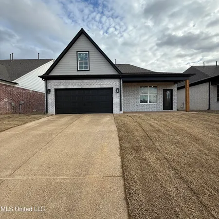 $335,900 | 423 Sunflower Street, Nesbit, MS 38651