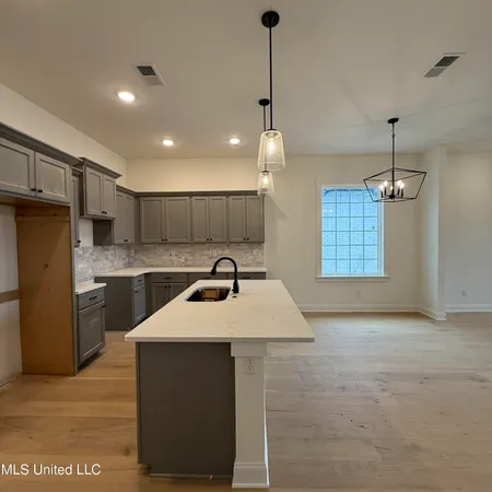 $335,900 | 423 Sunflower Street, Nesbit, MS 38651