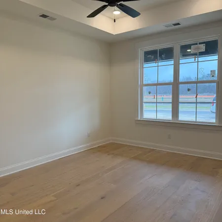$335,900 | 423 Sunflower Street, Nesbit, MS 38651