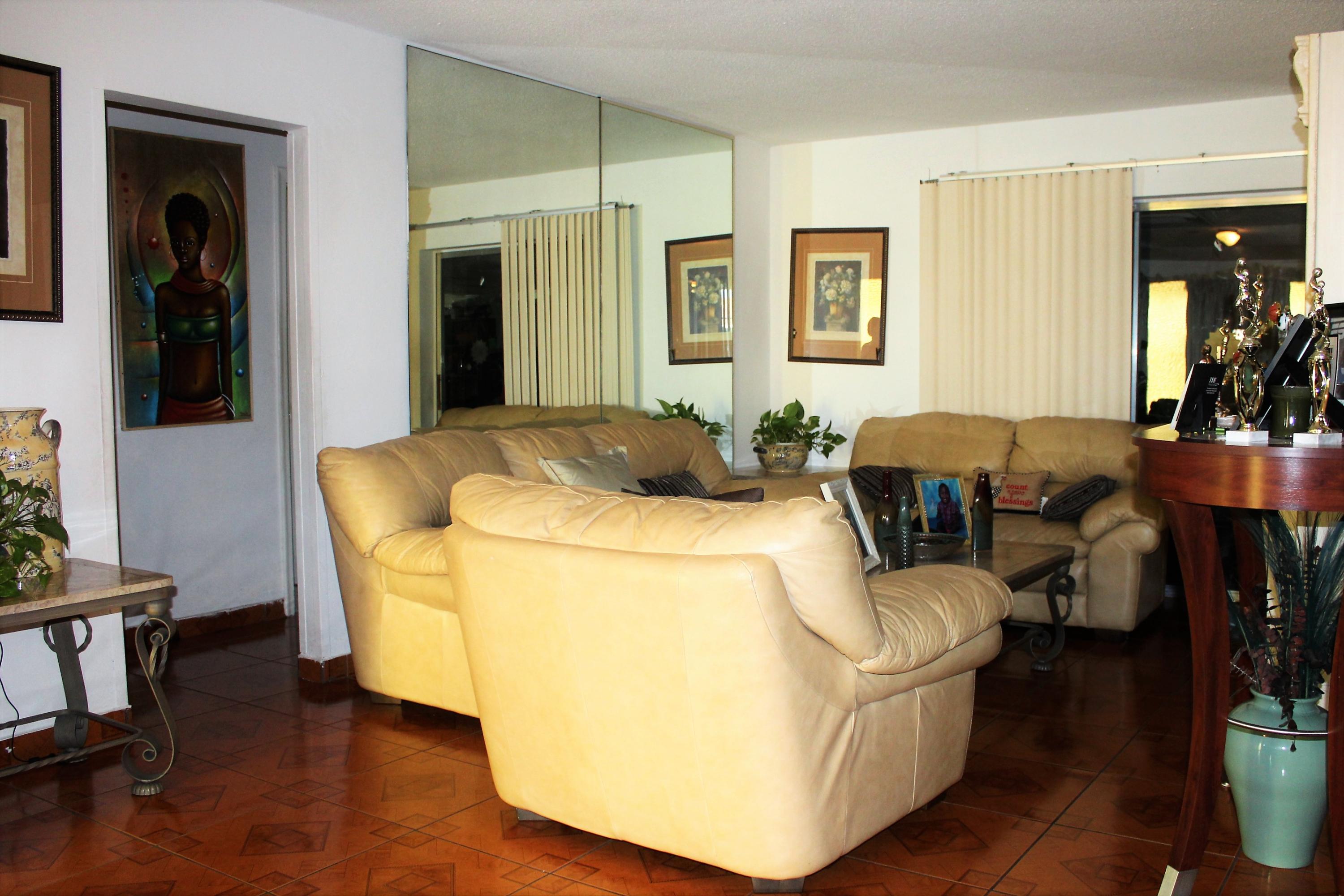 22195 Southwest 65th Terrace Boca Raton, FL 33428 - Photo 4 of 15 IMG_3620 (2)