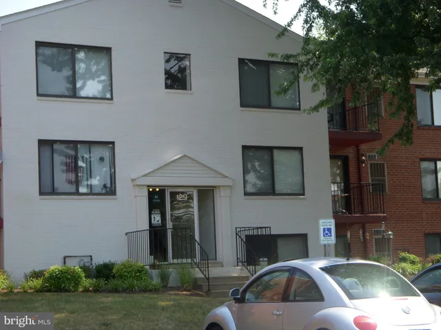 $1,365 | 125 I Clubhouse Drive Southwest, Unit 8, Leesburg, VA 20175