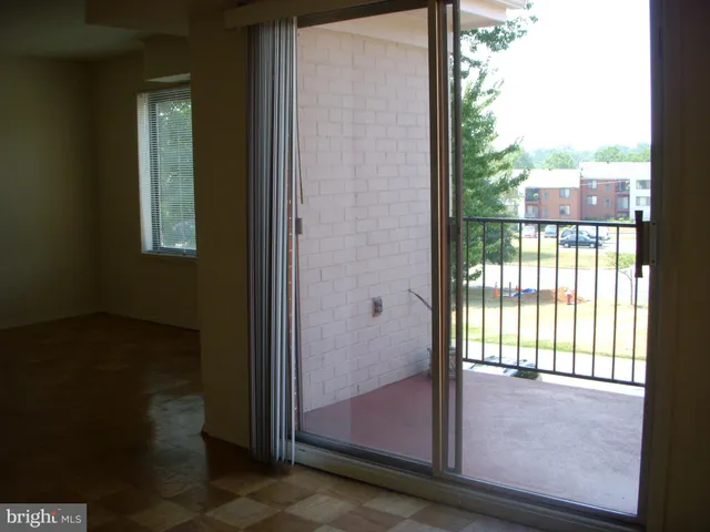 $1,365 | 125 I Clubhouse Drive Southwest, Unit 8, Leesburg, VA 20175