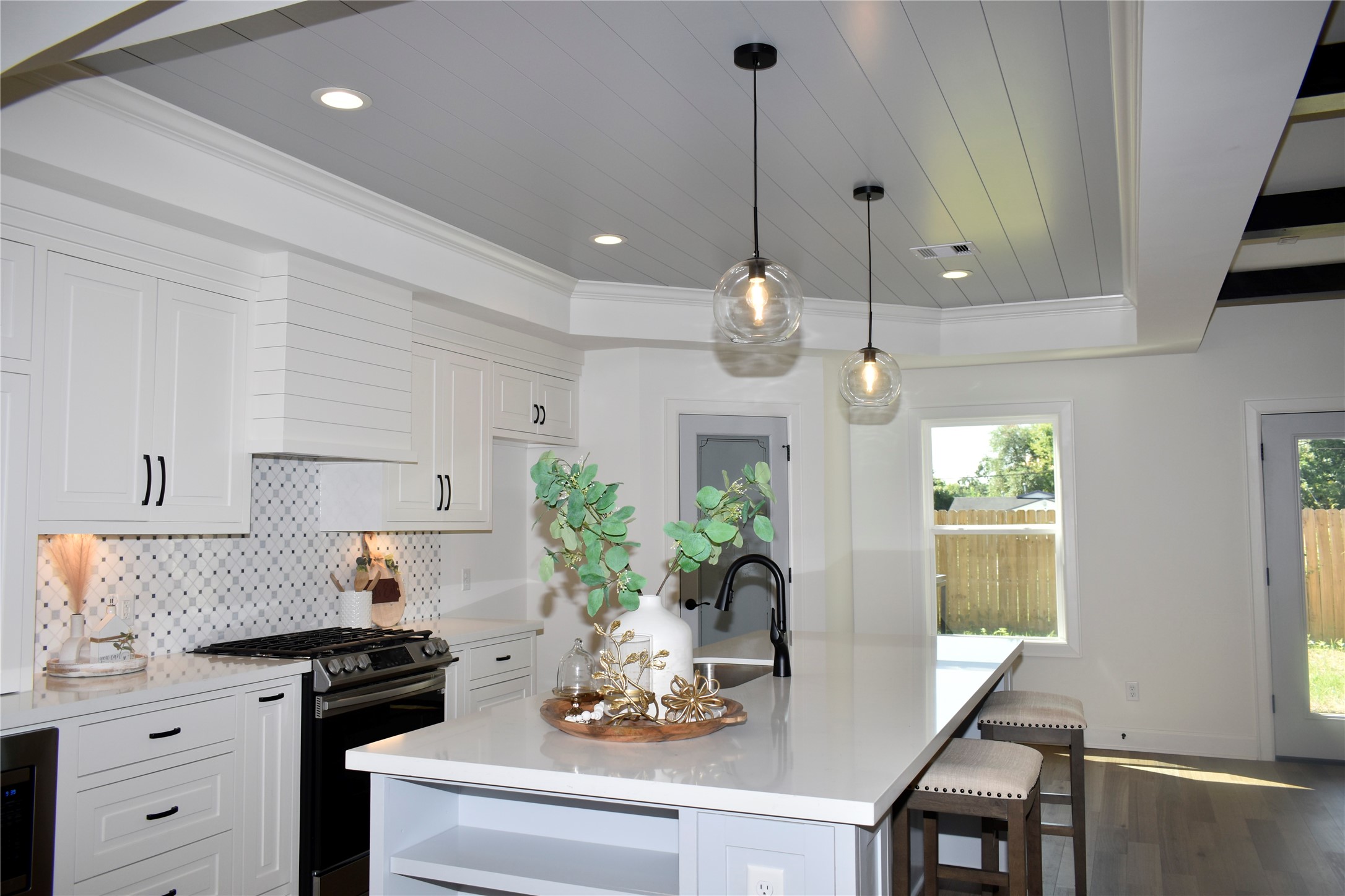 4804 Wilmington Street Houston, TX 77033 - Photo 11 of 47 Kitchen view