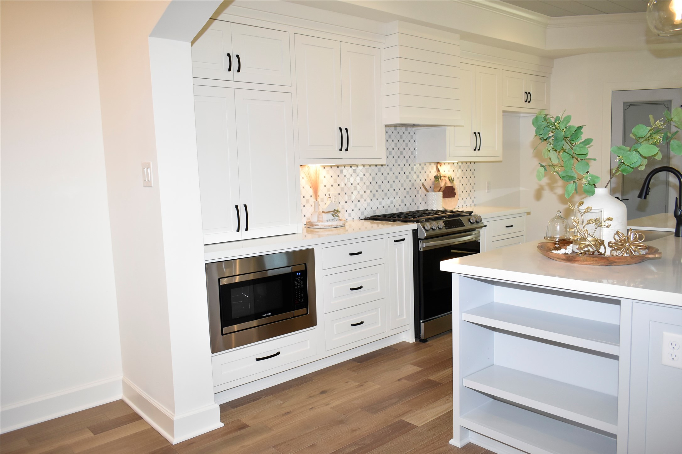 4804 Wilmington Street Houston, TX 77033 - Photo 14 of 47 Modern appliances